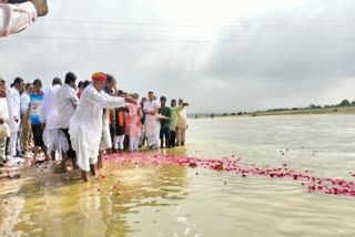 farmers-and-mlas-praised-the-water-coming-in-banas-river-of-banaskantha