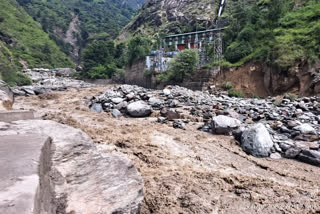 Cloudburst in the hills of Manikarna, flood in Brahma Ganga drain, one house and 4 kiosks washed away