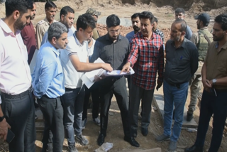 dc-budgam-inspects-progress-of-works-on-pri-accommodation-and-transit-accommodation-for-pm-package-employees