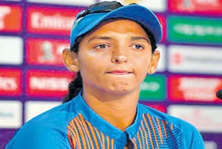 harmanpreet-kaur-cricketer-icc-actions-against-harman-preet-and-fined