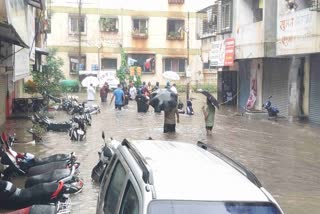 Pune rain news water entered several societies in sinhagad road people were trapped due to rain Rescue operation in progress