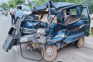 many-children-injured-in-collision-between-school-van-and-container-in-khunti