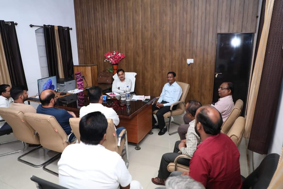 chhindwara collector held meeting of chironji traders