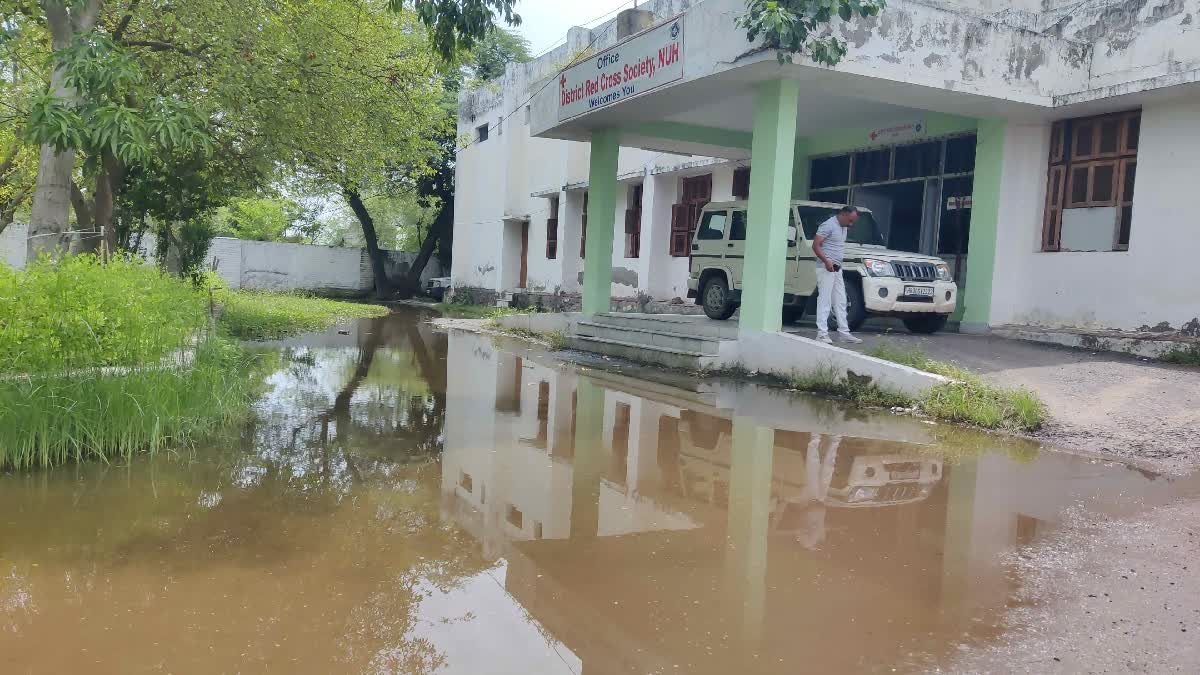 Waterlogging in Nuh government office