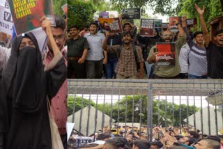 طلباء تنظیموں کا جامعہ ملیہ اسلامیہ میں نوح تشدد کے خلاف احتجاج