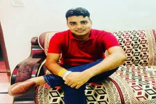 Braveheart constable, Prahlad Singh, who sustained fatal gunshot injuries on his head during a shootout — breathed his last at Jaipur's Sawai Mansingh Singh (SMS) Hospital on Friday. Constable Prahlad was critically injured when he was chasing a group of criminals involved in vehicle lifting in Rajasthan's Dausa district. He succumbed to injuries while undergoing treatment at SMS Hospital, Jaipur.