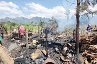 Fire Accident in Jaggery Factory  Fire Accident in Jaggery Factory in Marayoor  Fire Accident  Jaggery Factory  Marayoor  ശർക്കര നിർമാണശാലയില്‍ അഗ്നിബാധ  കരിമ്പിൻ തോട്ടവും കത്തി നശിച്ചു  5 ലക്ഷം രൂപയുടെ നാശനഷ്‌ടം  മറയൂർ  ശർക്കര നിർമാണശാല  ഓണ വിപണി  Marayoor Police  റവന്യൂ ഉദ്യോഗസ്ഥരും  അഗ്നിശമന സേന  Fire and Rescue Force  തീ