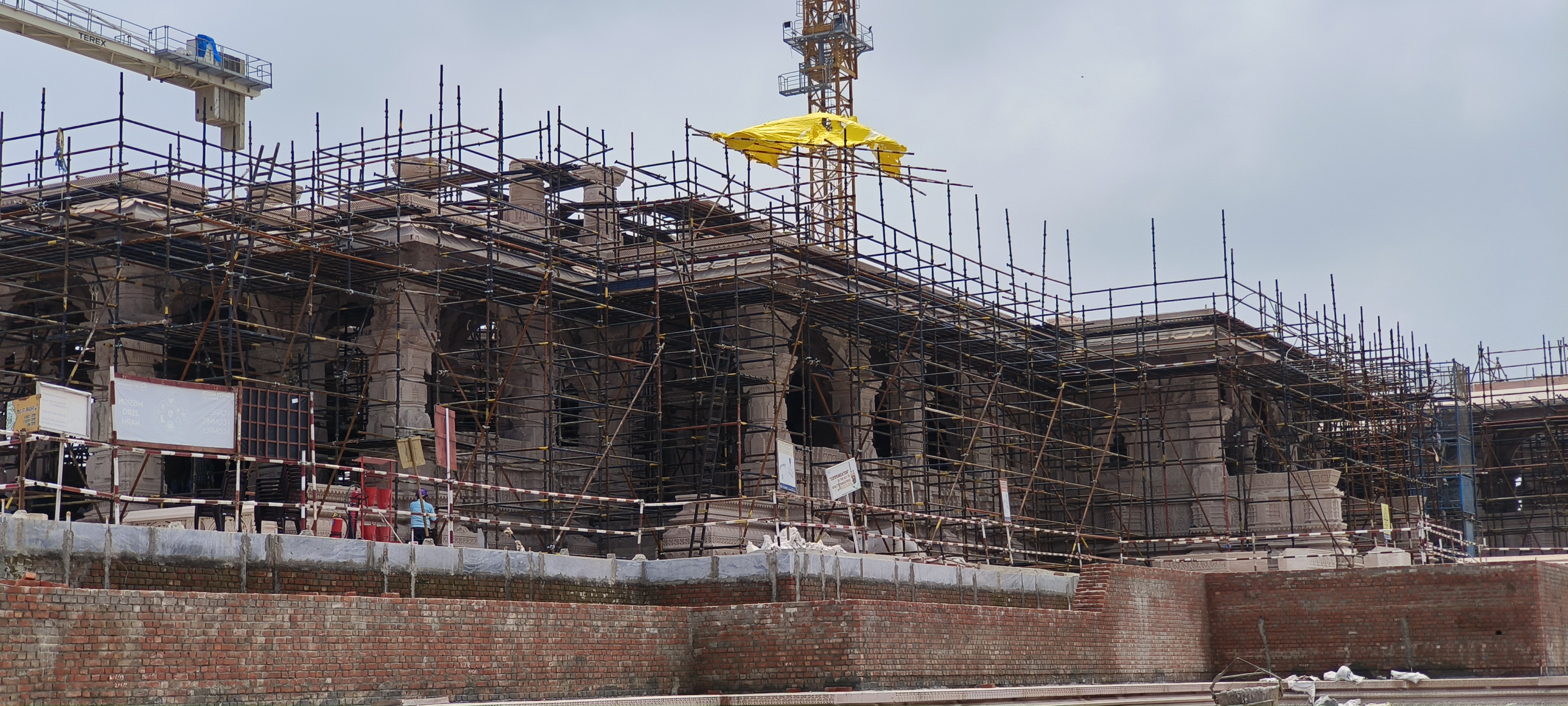 राम मंदिर का निर्माण तेजी से चल रहा है.