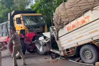 Collision Between Dumper And Pickup