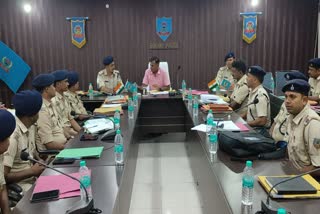 Bokaro SP Priyadarshi Alok crime review meeting on cases pending for more than 4 years