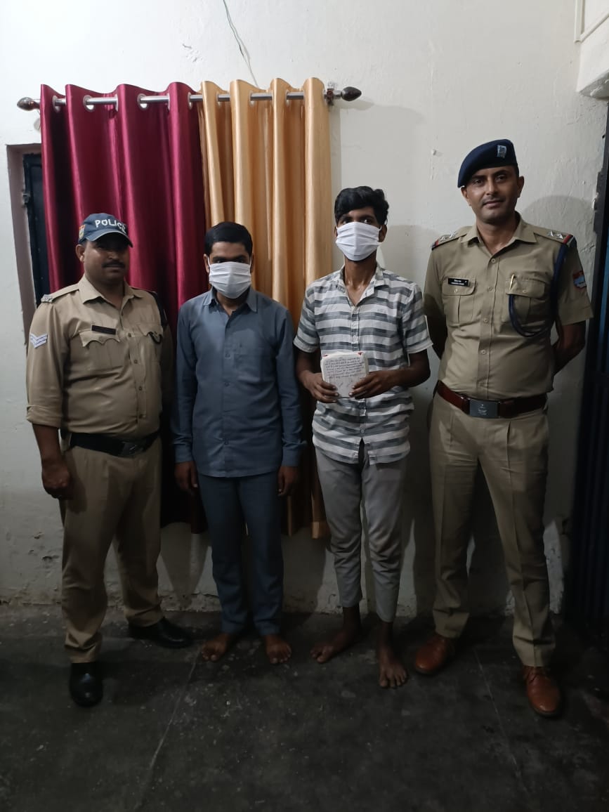 Bus Conductor And Youth Arrested for Smuggling Drugs