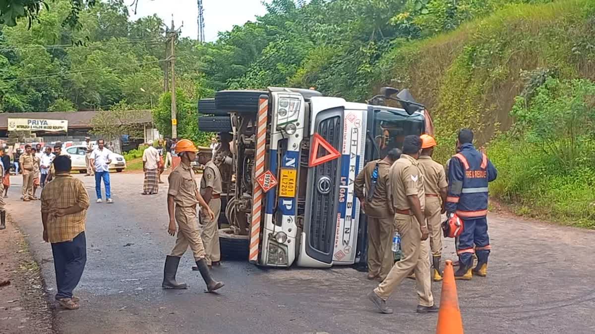 TANKER ACCIDENT KASARKOD  GAS TANKER OVERTURNED  കാസർകോട് ഗ്യാസ് ടാങ്കർ മറിഞ്ഞു  ബദിയുടക്ക ഗ്യാസ് ടാങ്കർ അപകടം