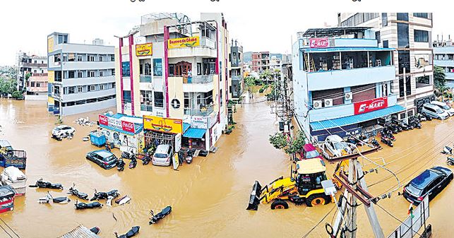 भारी बारिश ने जनजीवन अस्त-व्यस्त