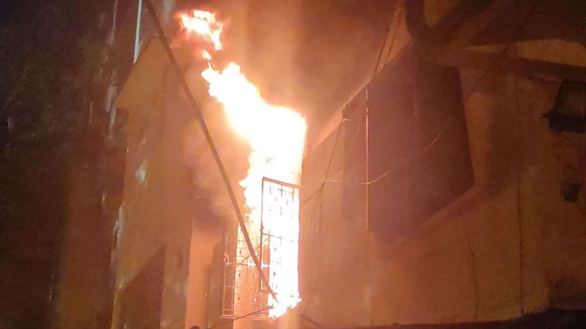 Fire broke out in warehouse in Indralok ​​Delhi