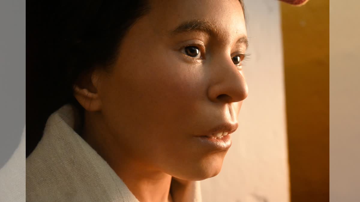 The possible living face of Peru's most famous mummy, a teenage Inca girl sacrificed in a ritual more than 500 years ago atop the Andes, was unveiled Tuesday.  The silicone-made bust portrays a young woman with pronounced cheekbones, black eyes and tanned skin.  Produced by a team of Polish and Peruvian scientists who worked with a Swedish sculptor specializing in facial reconstructions, it was presented in a ceremony at the Andean Sanctuaries Museum of the Catholic University of Santa Maria in Arequipa.