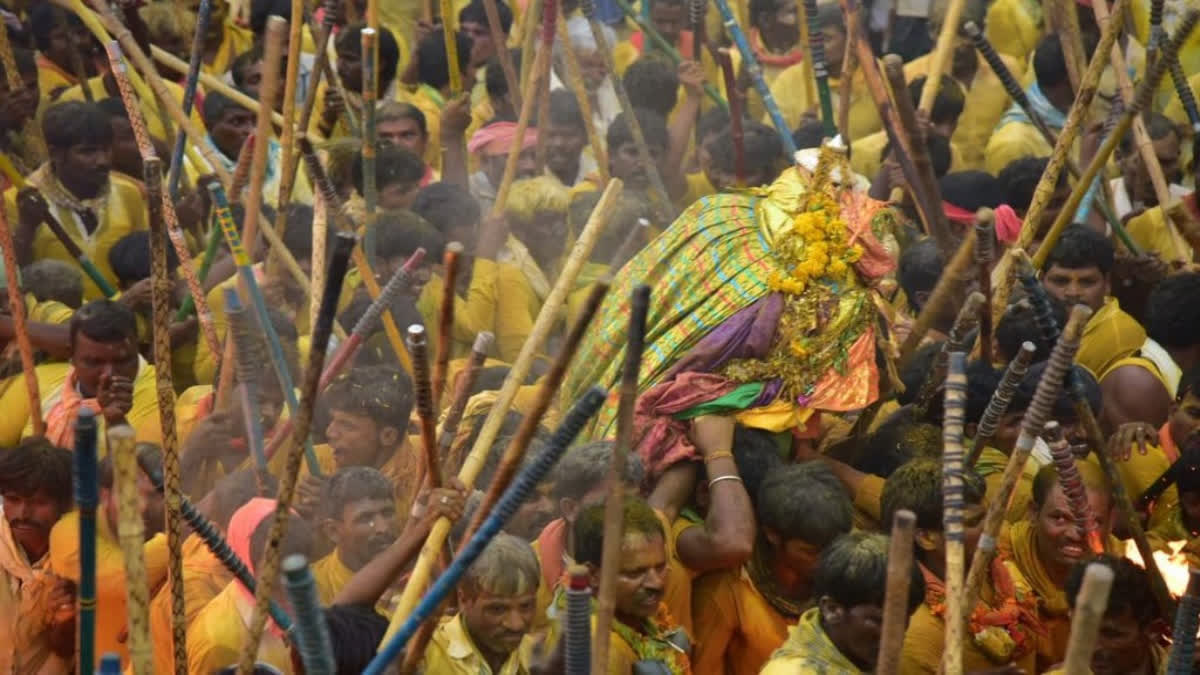 Devaragattu Bunny Festival: One die 100 hurt while 'protecting idols'