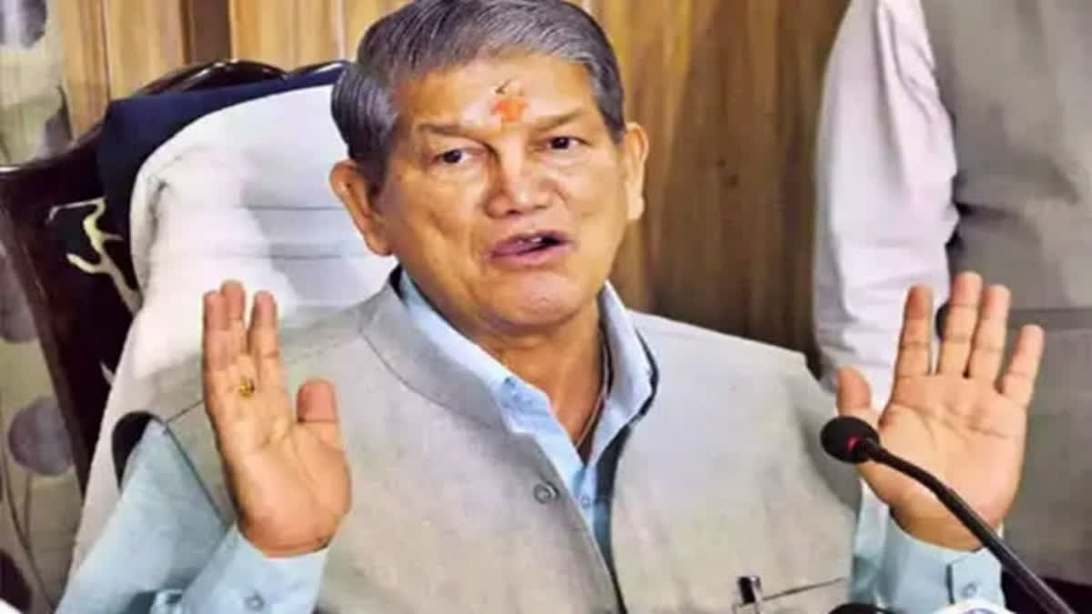 Narrow escape for Harish Rawat after his car hits divider