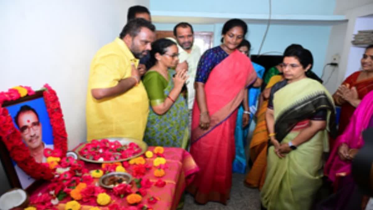 Chandrababu Naidus wife launches Nijam Gelvali yatra