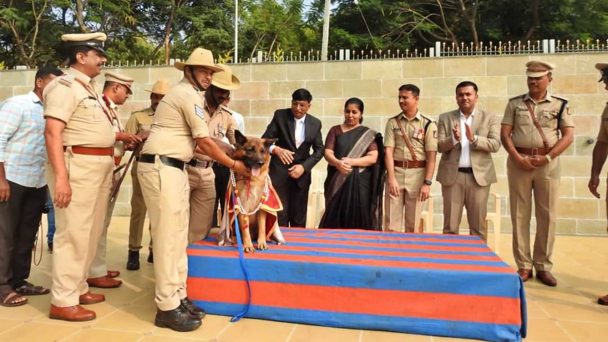 ಶ್ವಾನಕ್ಕೆ ಪೊಲೀಸ್ ಇಲಾಖೆಯಿಂದ ​ಬೀಳ್ಕೊಡುಗೆ