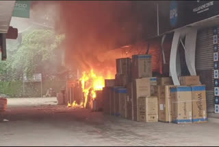 Fire Accident  ഗ്യഹോപകരണ കടയിൽ തീപിടിത്തം  Fire Accident Mannarkkad  മണ്ണർക്കാട് തീപിടിത്തം  Fire Accident news  പാലക്കാട്  Palakkad news