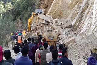 Karnaprayag Gwaladam Highway closed