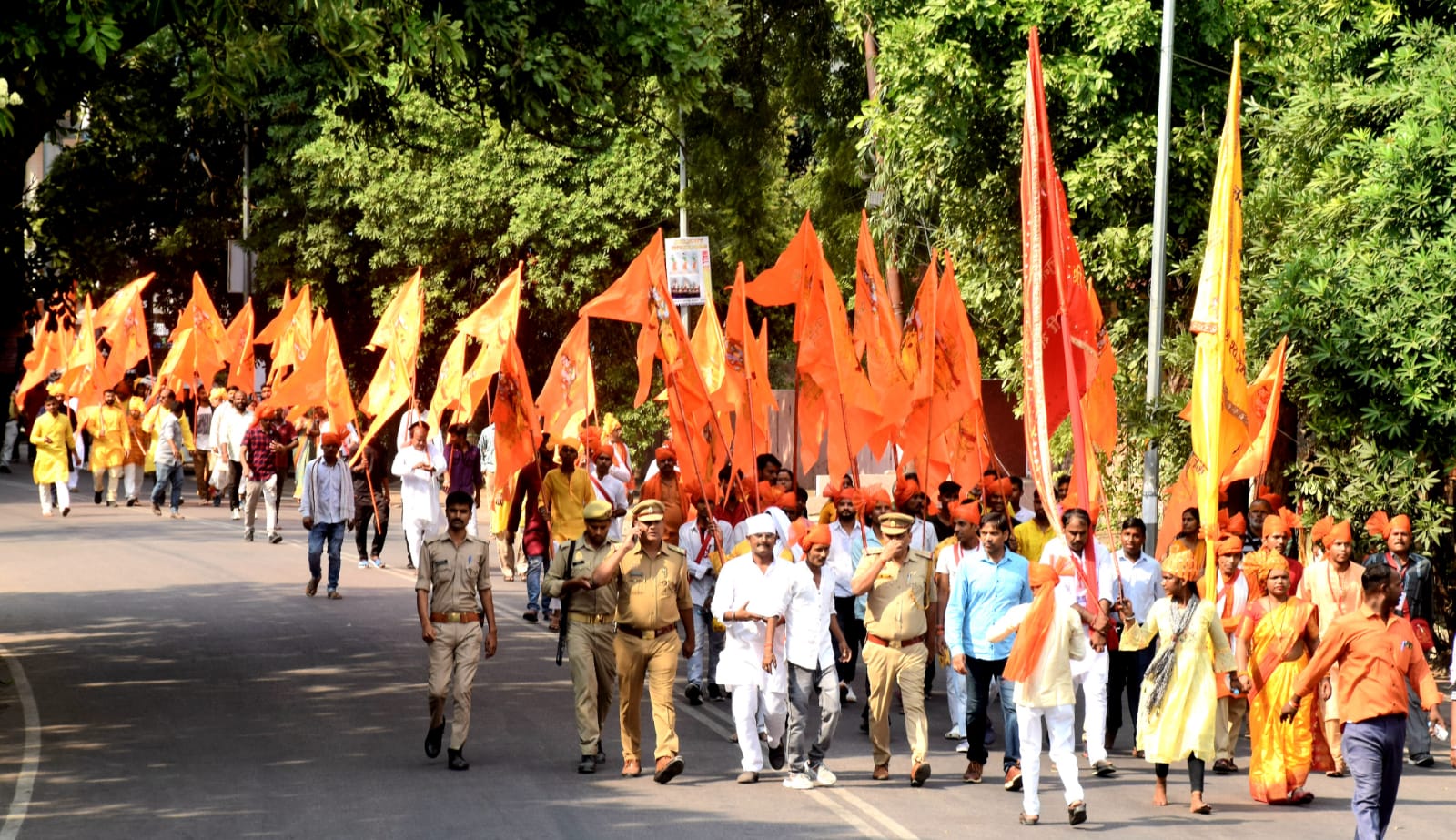 पुलिस की सुरक्षा में निकाली गई शुभकामना पद यात्रा.