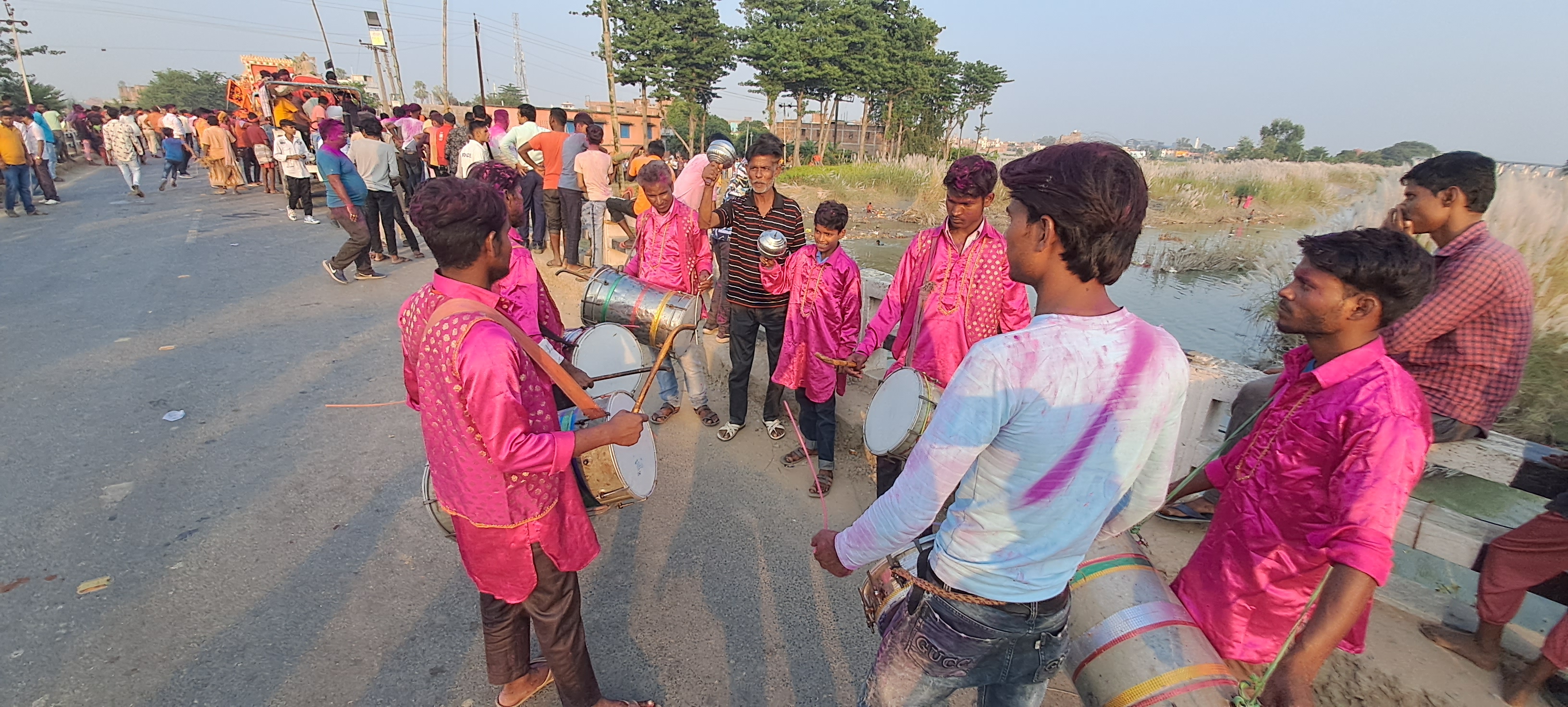 दुर्गा उत्सव समितियों ने धूमधाम से निकाली शोभायात्रा