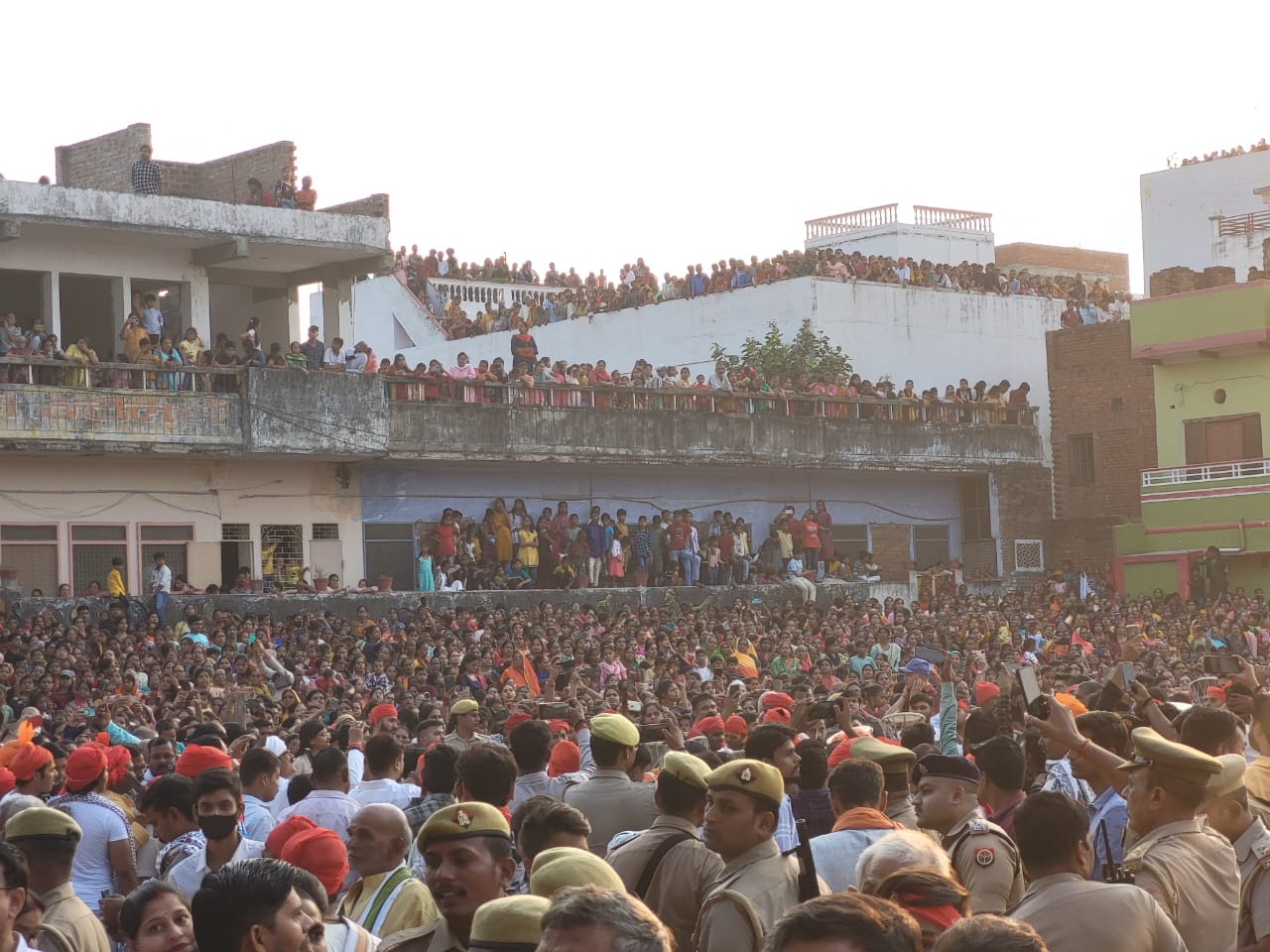वाराणसी में रामलीला में उमड़ी भीड़