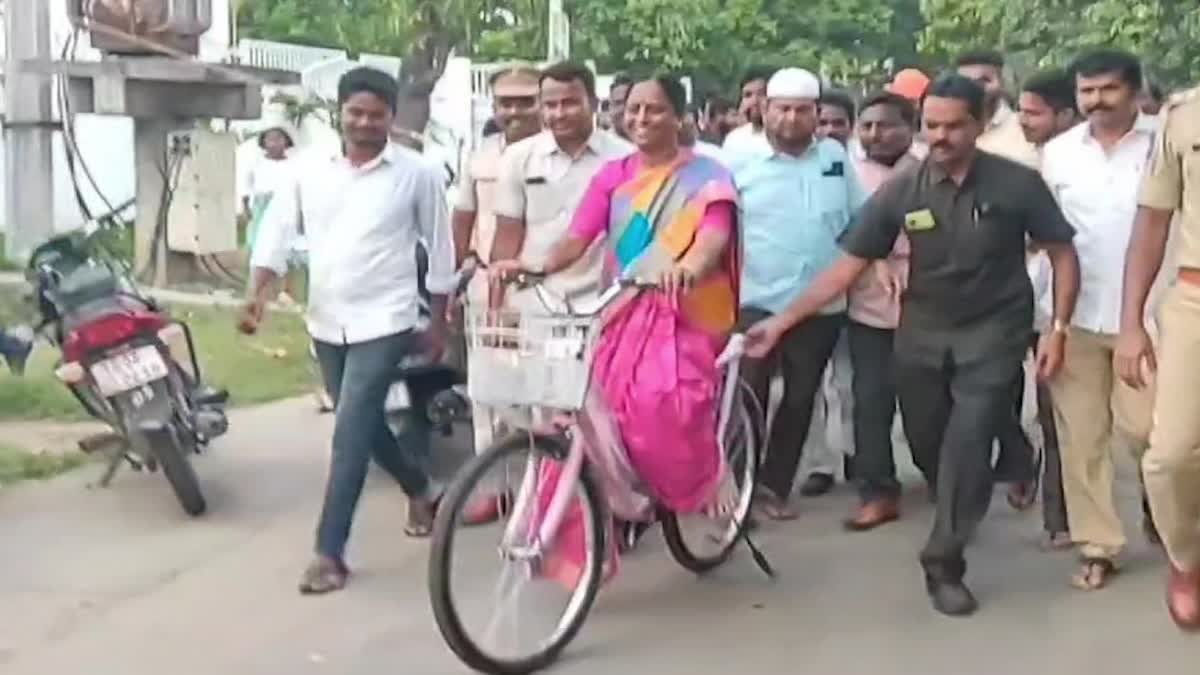 KONDA_SUREKHA_BICYCLE_RIDING