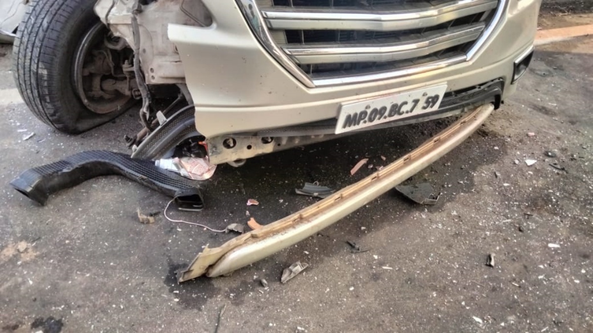 CAR HIT TRUCK IN UJJAIN