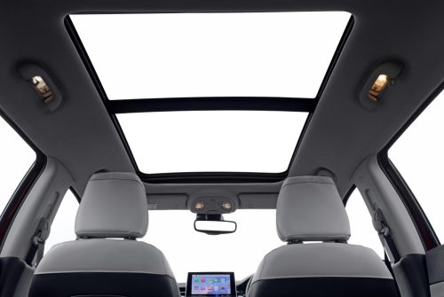 Expansive Dual-Pane Panoramic Sunroof