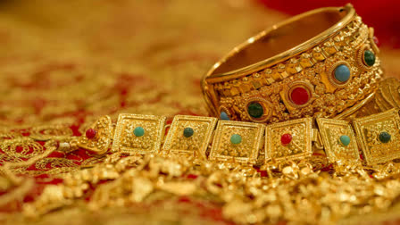 GOLD JEWELRY WORTH 138 CRORE RUPEES