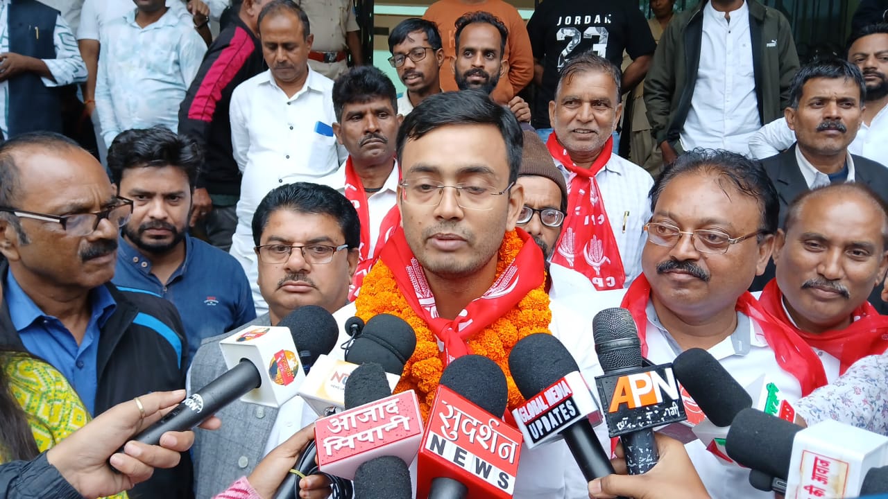 Congress candidate Suresh Baitha reached to file nomination before performing mother last rites