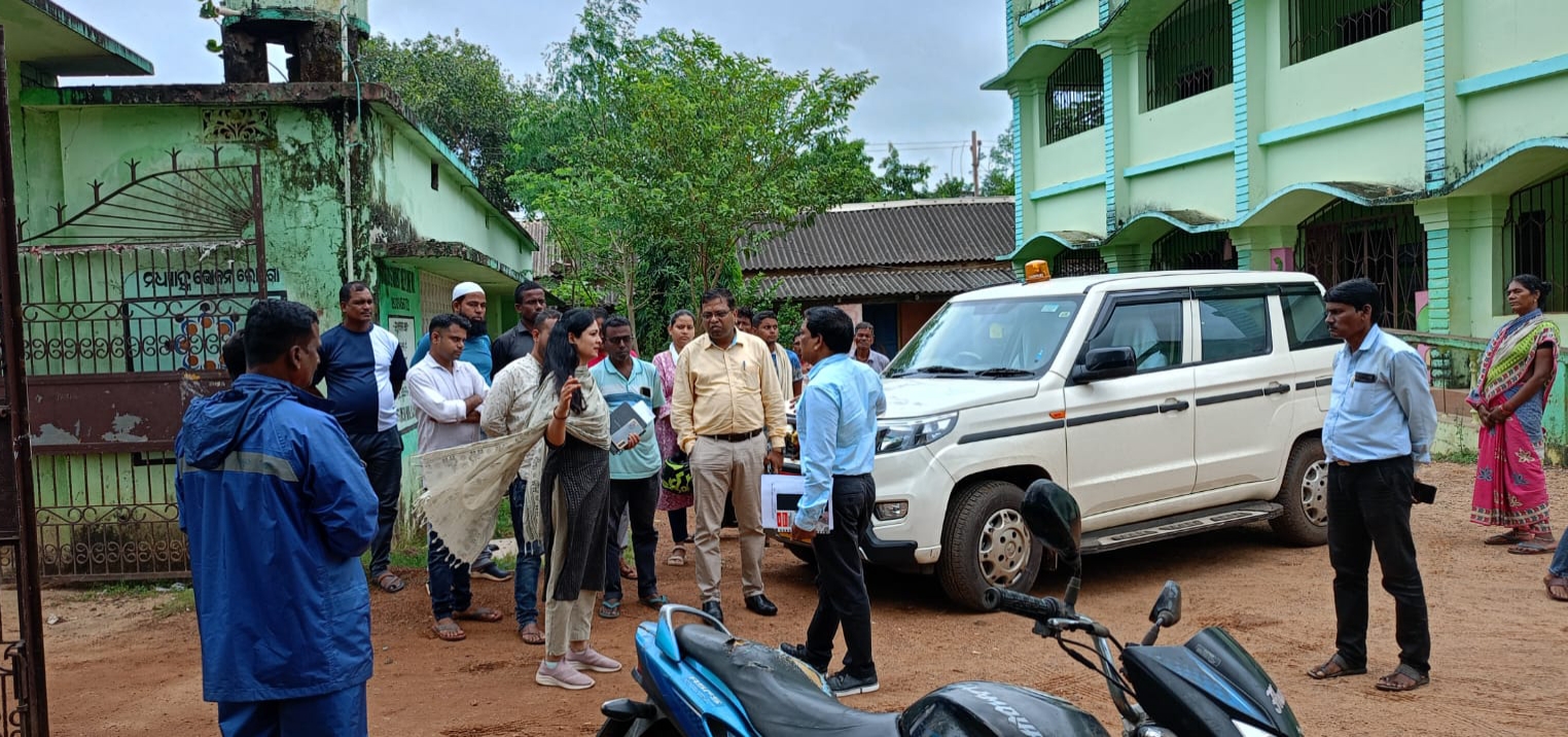 ಒಡಿಶಾ ಕರಾವಳಿಯಲ್ಲಿ ಡಾನಾ ಅಬ್ಬರ: ಭಾರಿ ಮಳೆಗೆ ಧರೆಗುರುಳಿದ ಮರಗಳು, ಸುರಕ್ಷಿತ ಸ್ಥಳಗಳಿಗೆ ಜನರ ಸ್ಥಳಾಂತರ