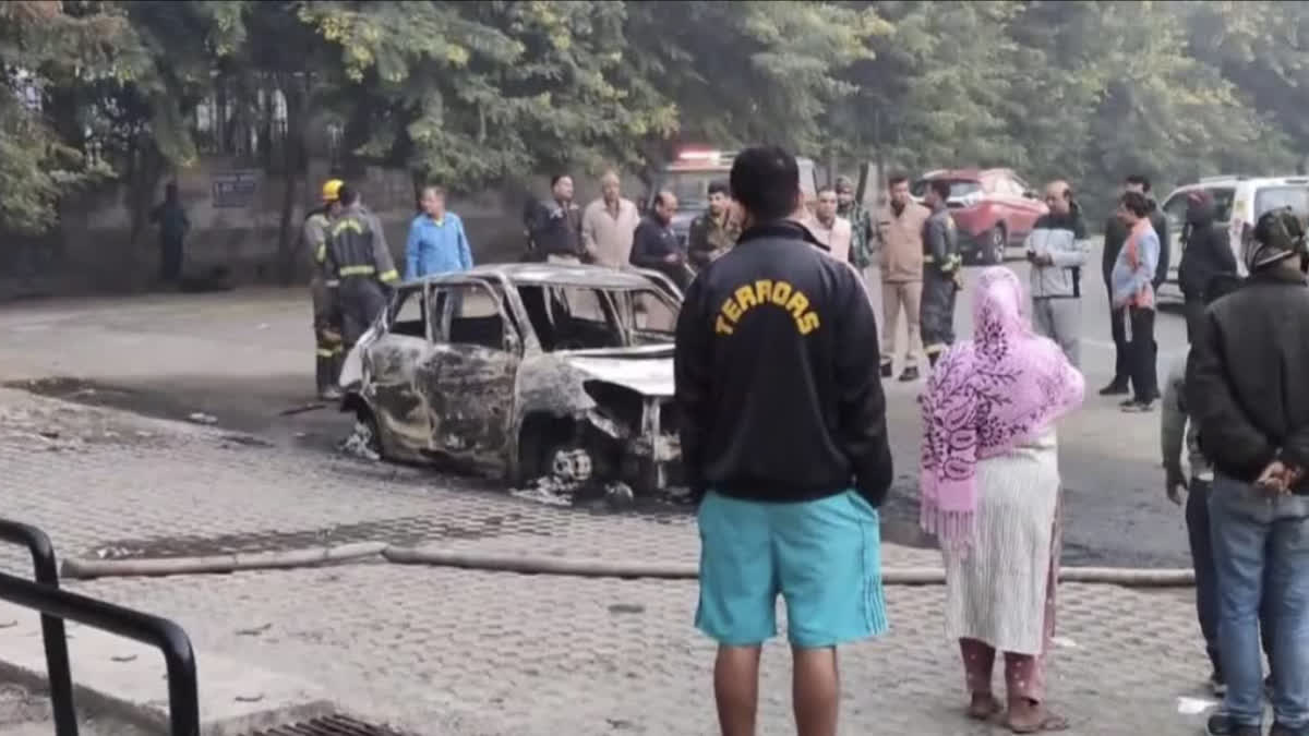 TWO PEOPLE DIED TRAGICALLY IN MASSIVE CAR FIRE IN NOIDA