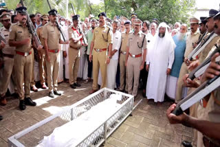 indias first female supreme court judge death  Justice Fathima Beevi funeral  Justice Fathima Beevi  justice fathima beevi funeral with official honors  ജസ്റ്റിസ് ഫാത്തിമ ബീവി  ജസ്റ്റിസ് ഫാത്തിമ ബീവി മരണം  ജസ്റ്റിസ് ഫാത്തിമ ബീവി അന്തരിച്ചു  ആദ്യത്തെ വനിത സുപ്രീംകോടതി ജസ്റ്റിസ് മരിച്ചു  ജസ്റ്റിസ് ഫാത്തിമ ബീവി ഖബറടക്കം  ജസ്റ്റിസ് ഫാത്തിമ ബീവി സംസ്‌കാരം  fathima beevi death