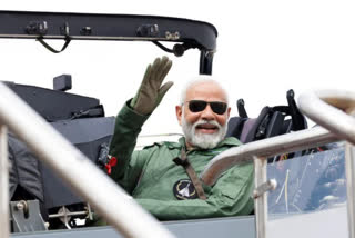 PM Modi flew in Tejas fighter plane, described it as an incredible experience