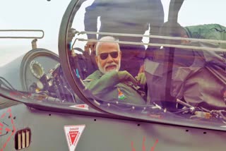 Narendra Modi  Narendra Modi Flies Sortie In Tejas Aircraft  pm modi tejas travel  Tejas Aircraft  തേജസില്‍ പറന്ന് പ്രധാനമന്ത്രി  പ്രധാനമന്ത്രി മോദി  മോദി തേജസ്  നരേന്ദ്ര മോദി