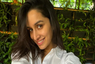 Aur kuch nahi churaana Bandar: Shraddha Kapoor reacts as monkey steals her 'Bhakarvadi packet'