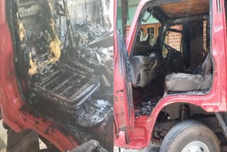 A Lorry Parked In The Backyard Was Set On Fire  Athirambuzha Lorry  Kottayam Crime Story  Kerala Lorry Story  Kerala Crie News  വീട്ടുമുറ്റത്ത് നിർത്തിയിട്ട ലോറിക്ക് തീയിട്ടു