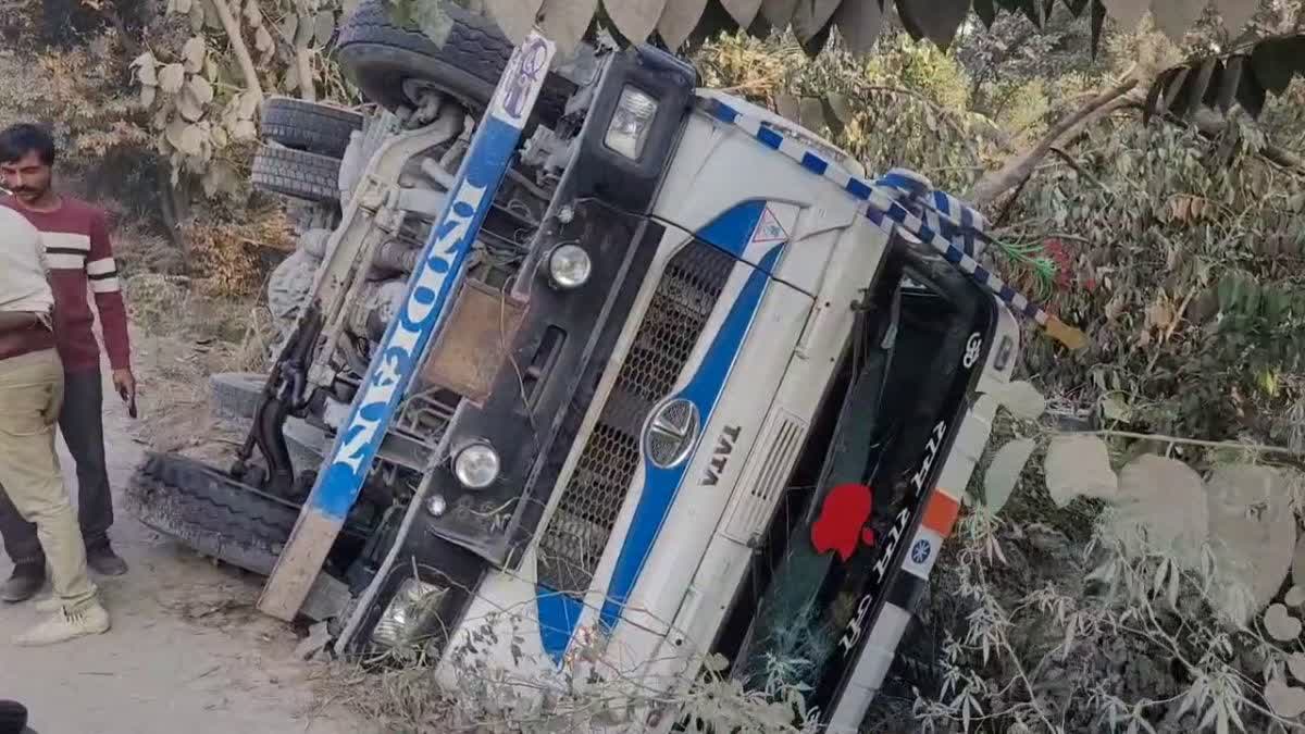 truck overturned in Yamunanagar