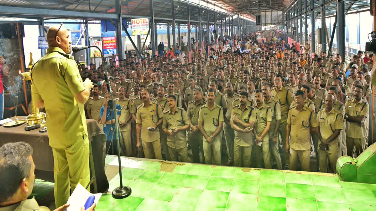 SABARIMALA  പോലീസ് ഉദ്യോഗസ്ഥർ  പൊലീസ് ശബരിമല  സന്നിധാനത്ത് സുരക്ഷ