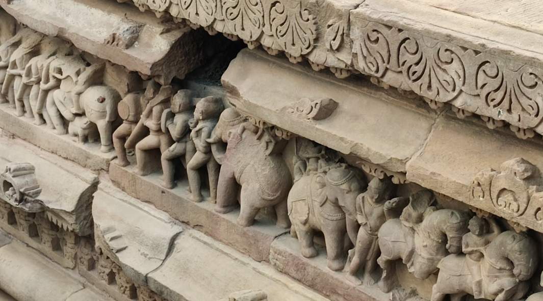 Sensual Statue in Lakshmana Temple