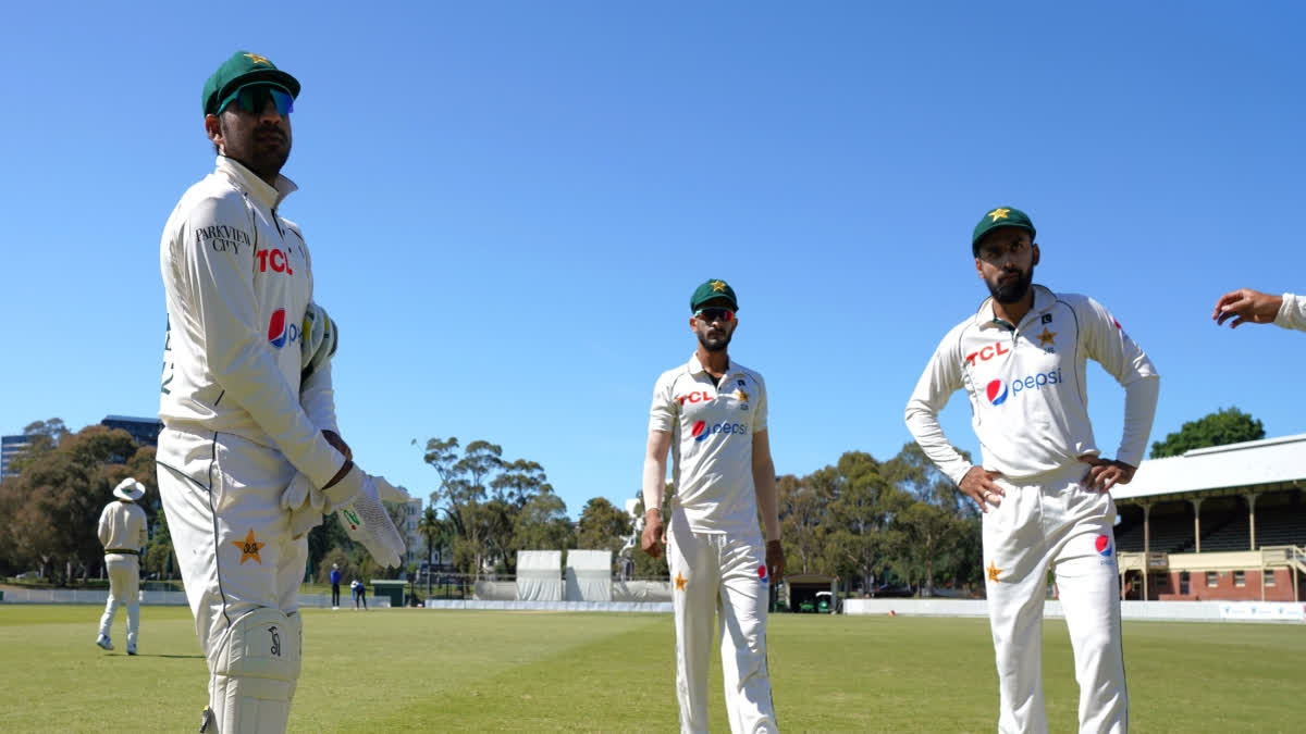 Pakistan Cricket Team have announced their 12-man squad for the upcoming Boxing Day Test match against the hosts Australia at the Melbourne Cricket Ground (MCG) on Tuesday. They have made one tactical change with wicket-keeper batter Sarfaraz Ahmed makes a way for Mohammad Rizwan, who will play a red-ball match after a while.