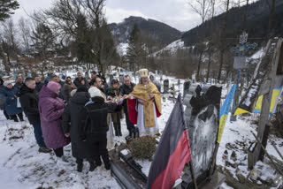 In a snub to Russia, Ukraine prepares to observe Christmas on December 25 for the first time as shelling kills 4