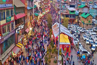 Thousands throng Himachal for Christmas holidays, CM praises administration for traffic management