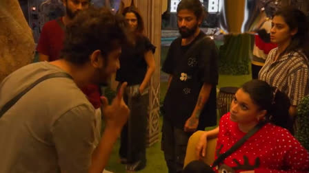 Bigg Boss 17: Munawar Faruqui's hand bleeds as he breaks glass vase following heated argument with Mannara Chopra