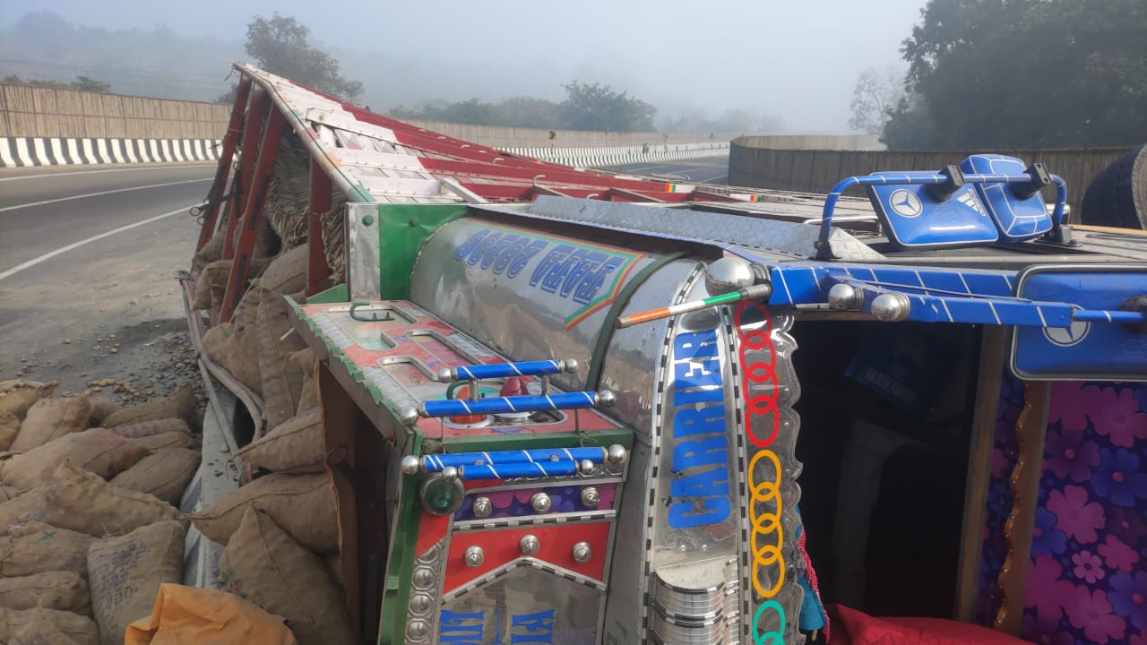 Shivpuri Road accidents at two places on highway