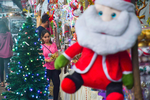 ITM College Gorakhpur students Akash Aman developed Smart Christmas tree