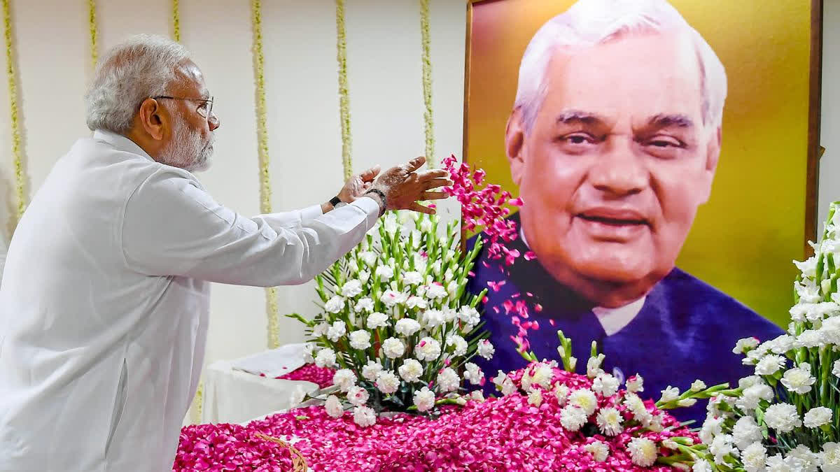 VAJPAYEE BIRTH ANNIVERSARY  PM MODI PENS ARTICLE ON VAJPAYEE  ATAL BIHARI VAJPAYEE AND MODI  MODI HONOURS TO VAJPAYEE